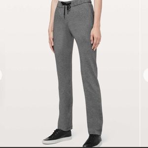 Lululemon On the Fly Pant, Size 6 tall, Heathered black